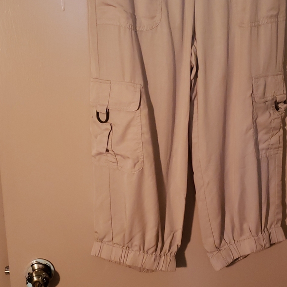 Cargo crops - Picture 3 of 5